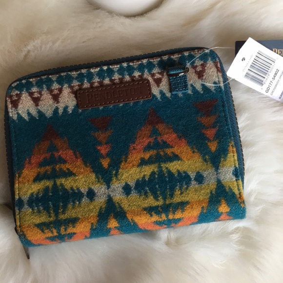 Pendleton Handbags - PENDLETON SUMMIT PEAK CROSSBODY ORGANIZER PURSE